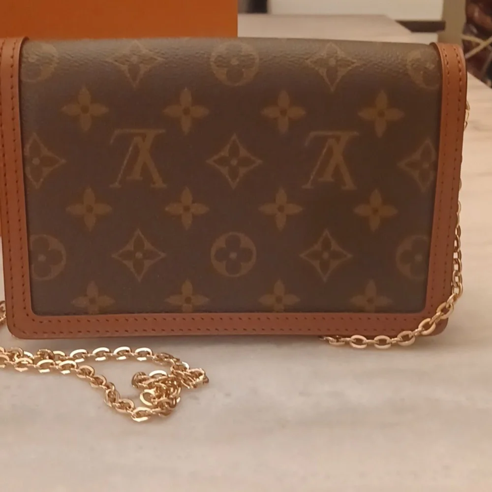 Authentic Dauphine reverse monogram - Picture 5 of 12